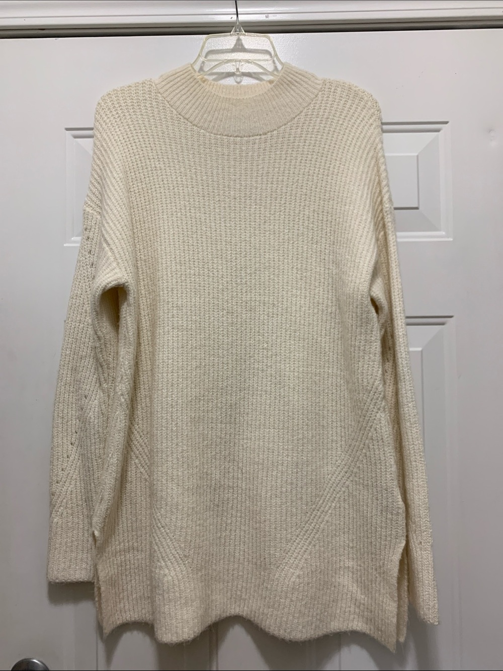 3/$15 Old Navy Cotton Blend Cream Knit  Sweater Size Medium